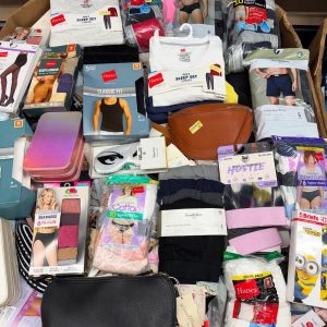mixed apparel and accessories pallets (400pcs at $580)